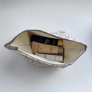 Floral cotton cosmetic bag with zipper, stylish floral print makeup pouch for travel and daily use.