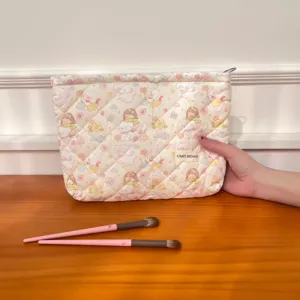 Cute quilted makeup bag for women, portable cosmetic pouch with cartoon bear pattern for travel.