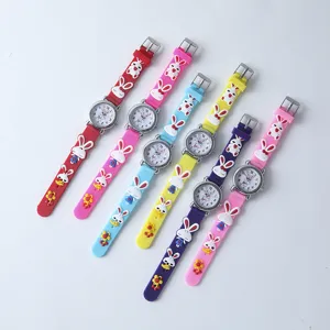 Kinder Quarzarmbanduhr mit niedlichem 3D Zeichentrick Hasen Armband, bunte Uhr für Jungen.