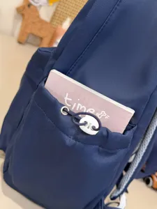 Mochila azul marino casual, elegante bolsa de viaje para estudiantes y comodo uso diario.