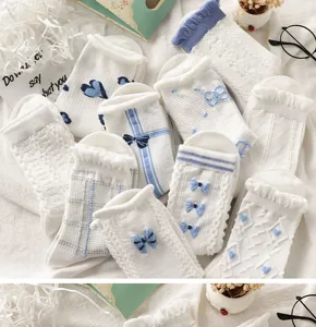 Chaussettes mignonnes à nœud bleu et blanc pour femmes, style japonais doux mi-mollet en coton.