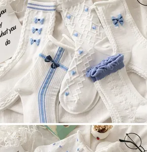 Chaussettes blanches et bleues avec nœud, style japonais, dentelle et cœur tricotés.