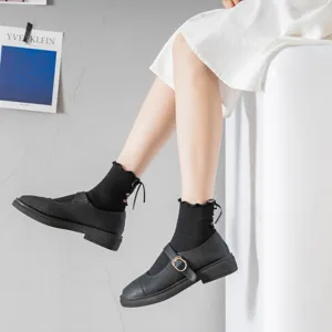 Süße japanische gestreifte Damen Wadenstrümpfe mit Schleife hinten für Frühling und Sommer.