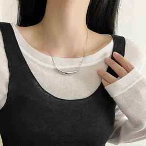 Stainless steel curved tube pendant necklace for women, stylish minimalist metal collar chain.