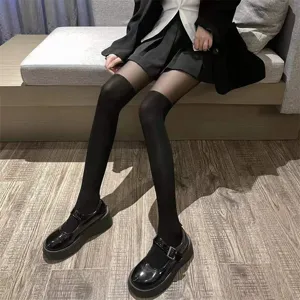 Detailansicht von Damen Fake Overknees schwarzen Strümpfen, sexy JK Stil transparente Strumpfhose.