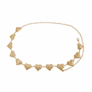 Cadena de cintura dorada de metal con corazones, elegante accesorio de cinturón para mujer.