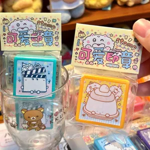 Conjunto de sellos fotosensibles de dibujos animados lindos con gatos y postres creativos.