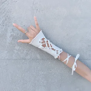 Scaldabraccia in maglia bianca manicotto con lacetti nastro stile balletcore estetico dolce guanto.