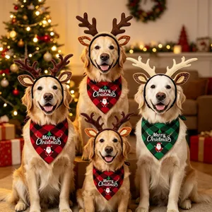 Kerst hondenhalsdoek en rendiergewei haarband set voor feestelijke huisdierenpartijen.
