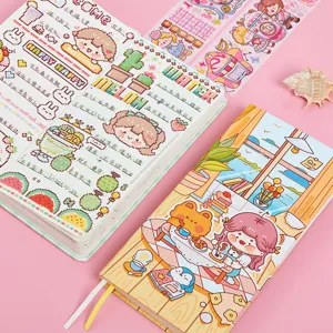Simpatico taccuino agenda settimanale con pagine a quadretti, design estetico per appunti quotidiani.
