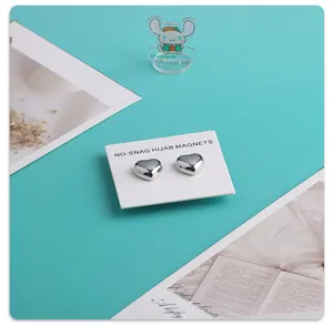 Silberne herzförmige Hijab Magnete starke magnetische Schal Clips für Damen Alltagsmode