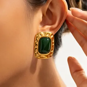 Boucles d'oreilles carrees en acier inoxydable dore avec pierre verte style vintage