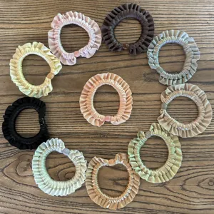 Set di elastici per capelli in raso con volant, accessori eleganti per lo styling quotidiano.