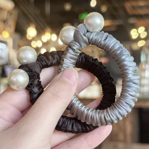 Élégant chouchou de cheveux en satin à doubles perles style coréen élastique pour femmes