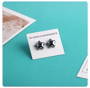 Modische sternförmige magnetische Hijabnadeln für sicheres und elegantes Schalstyling.