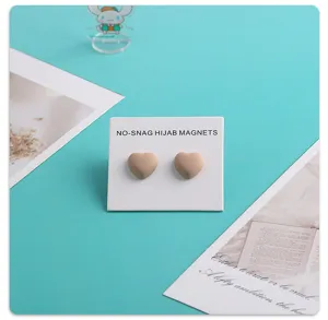 Mattes khaki herzförmiges magnetisches Hijab Magnet Set starke Brosche für Damen Schals Schal.