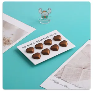 Herzförmige magnetische Hijabnadeln und starke Schalclips für sicheren und stilvollen Alltag.