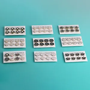Mooie set van elegante florale magnetische hijab-spelden en stijlvolle sjaalclips.