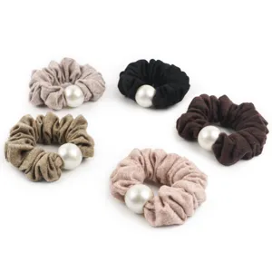 Σετ μάλλινα scrunchies μαλλιών με πέρλα φθινόπωρο χειμώνας, κομψά πλεisτά λαστιχάκια αλογοουράς.