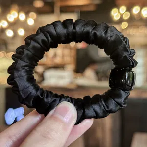 Chouchou de cheveux noir minimaliste avec pendentif carré élastique style coréen élégant