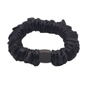 Grand chouchou de style coreen avec boucle carree accessoire pour cheveux de femme.