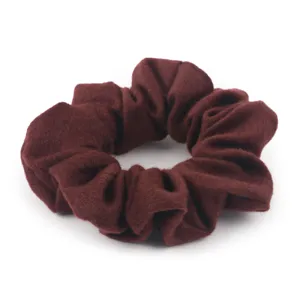 Coletero de lana rojo oscuro vista detallada, accesorio de cabello suave otoño invierno mujer.