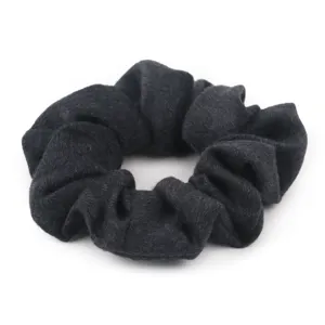 Coletero de lana negro clásico para mujer, accesorio para el cabello minimalista y elegante.