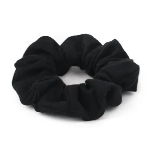 Coletero de lana negra accesorio de pelo simple y elegante para coleta de mujer.