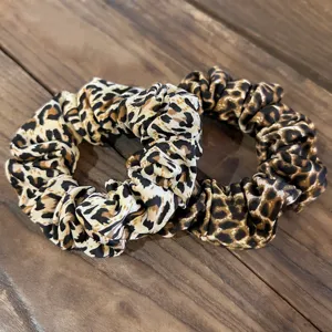 Leopard print hair scrunchies for women, stylish fabric hair ties, elastic ponytail holder.