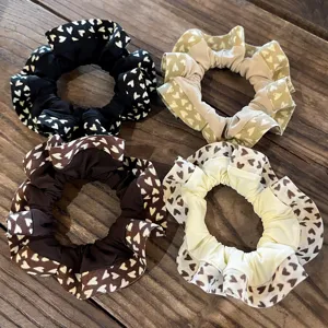 Set de 4 coleteros bonitos para el pelo con estampado de corazones y volantes, suaves.