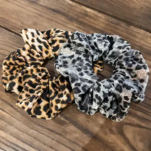 Leopard print hair scrunchies set, soft fabric elastic hair ties for women and girls daily wear.