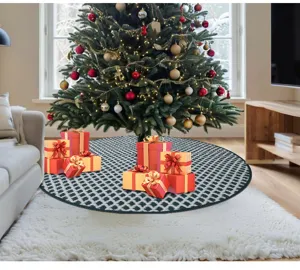 Pluche geruite kerstboomrok vloermat detail scène met gezellige vakantiehuisdecoratie.