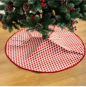 Kerstboomrok rood wit geruit pluche vakantie vloermat detail weergave close up decor