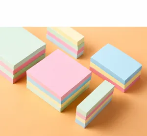 Set de notas adhesivas de colores en tonos pastel para uso en oficinas, escuelas y estudios.