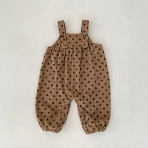 Dettaglio salopette velluto a coste neonato, tutina pois marroni, vestiti per bimbi comodi.