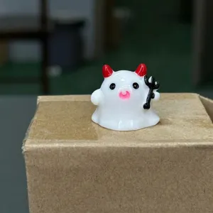 Cute resin ghost figurine with red horns for Halloween micro landscape miniature decor.