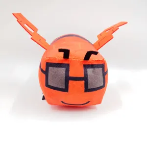 Peluche Queen Bee di Grow a Garden, bambola quadrata arancione con occhiali neri.
