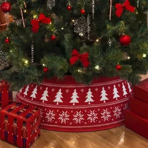 Jupe de base de sapin de Noel en tricot rouge avec motifs de sapins et flocons blancs