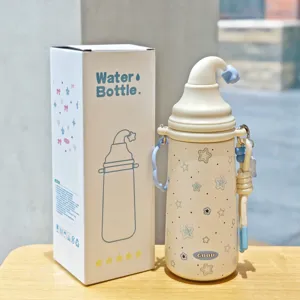 Vue détaillée de la bouteille isotherme chapeau magique, tasse en inox mignonne avec sangle.