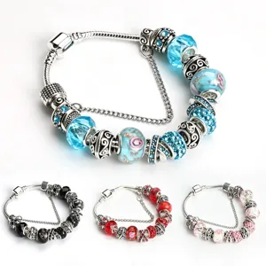 Bracciale con ciondoli fai-da-te in vetro retrò europeo con perle grandi e strass colorati.