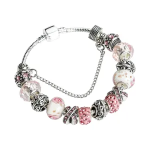 Bracciale con ciondoli fai da te in vetro con grande foro in stile retrò con strass rosa.