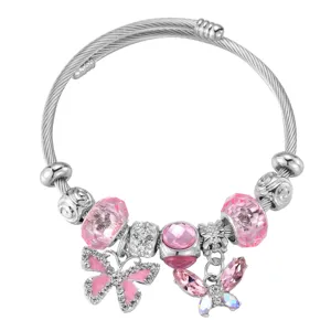 Roze strass vlinder charm roestvrij staal uitbreidbare kabelarmband voor dagelijks gebruik.