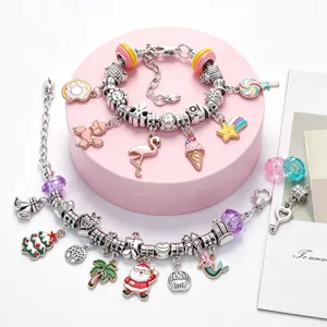Kinder DIY Bettelarmband Set mit bunten süßen Anhängern für Mädchen Geburtstagsgeschenke