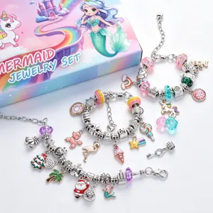 Kinder DIY Bettelarmband Set mit bunten Perlen, Meerjungfrau Geschenkbox und Metallketten.