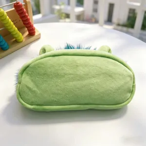 Trousse en peluche duveteuse mignonne, design vert amusant avec grand espace de rangement.