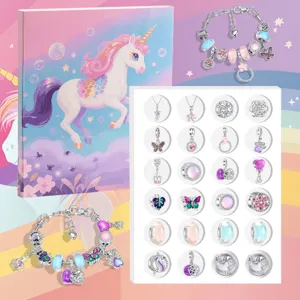 Coffret cadeau de bracelet et collier a charms DIY licorne pour les filles et les enfants.