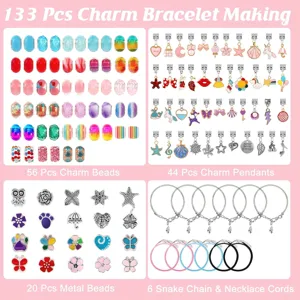 133-delige DIY bedelarmband maakset met kleurrijke kralen, bedels en slangenkettingen.
