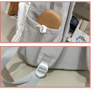 Sac à dos étudiant gris à pois léger vue détaillée, grand sac d'école décontracté.