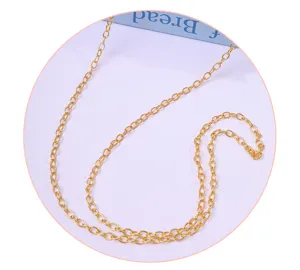 Catena di ricambio per borsa in metallo dorato dettaglio elegante accessorio hardware.
