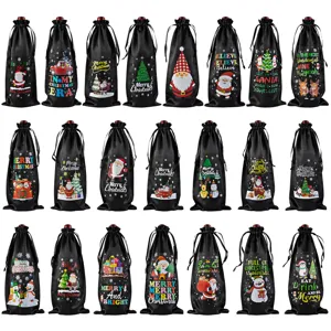 Gedetailleerd overzicht van kerstwijnfles cadeautassen met feestelijke prints en koorden.